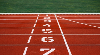 學校塑膠跑道操場有什么優點？