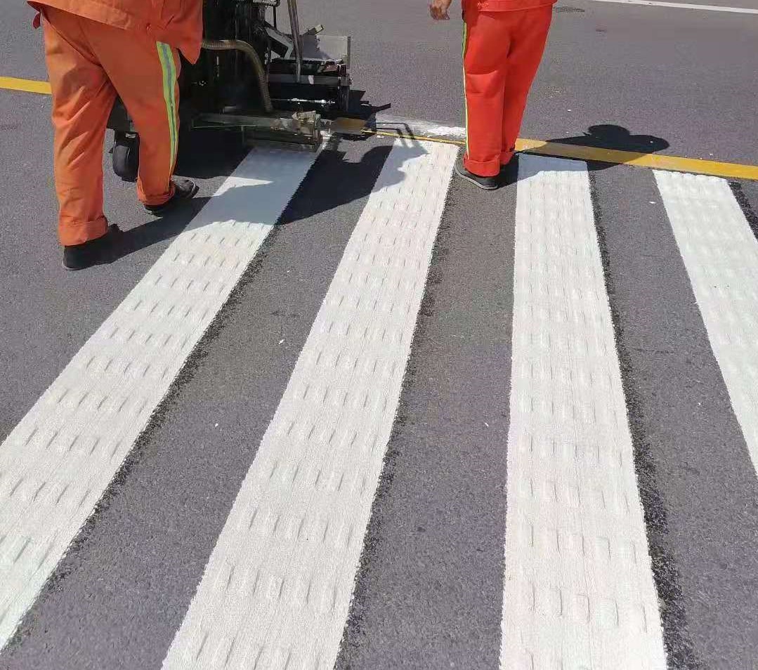減速震蕩標(biāo)線施工.jpg