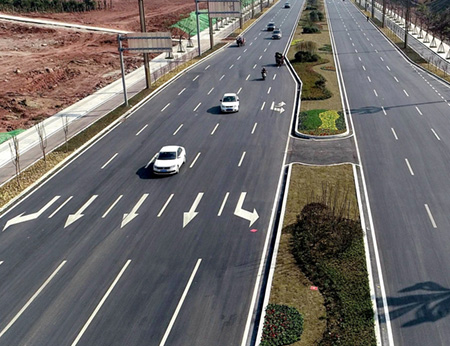 國(guó)道212交通標(biāo)線施工