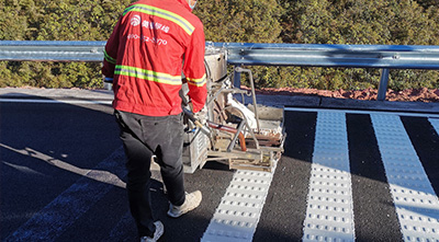 四川美恩專家解析：震蕩標線有哪些分類？