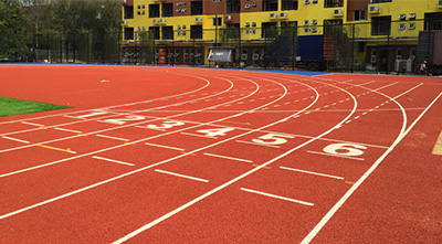 學(xué)校塑膠跑道有哪些優(yōu)點(diǎn)？